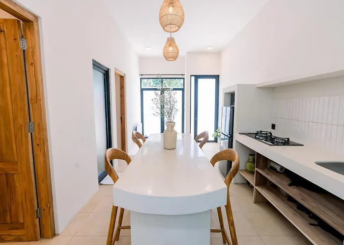 Stylish 2br With Plunge Pool Pererenan, チャングー