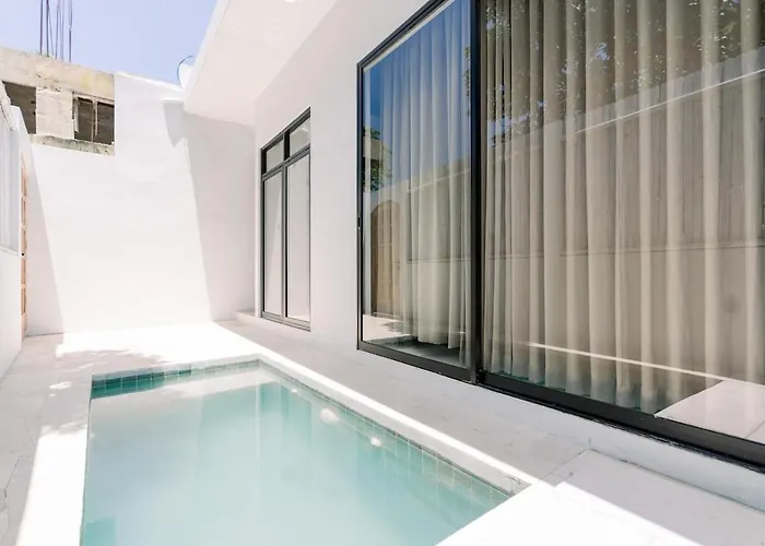 Stylish 2br With Plunge Pool Pererenan, チャングー